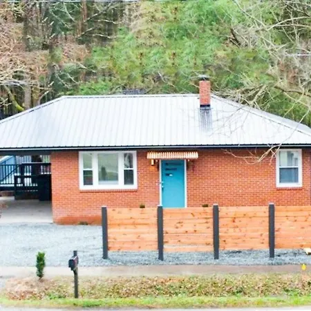 Cozy Bungalow-Near Duke, Hospital, Walk To Food